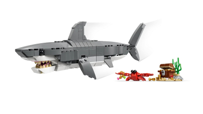 Lojëra me tulla LEGO Creator 31131 Fierce Shark, set ndërtimi 3 në 1, me arkë thesari