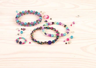 Set për bizhu Ultimate Bead Studio, 2600 rruaza, charms zbukurues, kuti me ngjyra për ruajtje