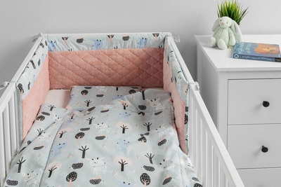 Mbrojtëse krevati Sensillo Deer Plush Check, 120x60 cm, pambuk dhe plush, rozë shumëngjyrëshe