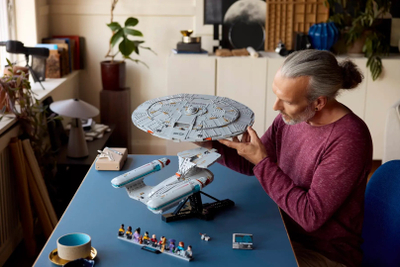 Set LEGO Icons Star Trek U.S.S. Enterprise NCC-1701-D, model ndërtimi, për të rritur, shumëngjyrësh