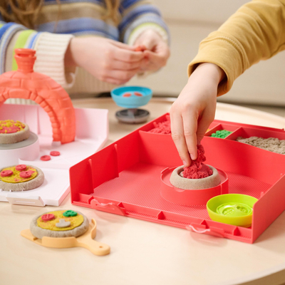 Set loje Kinetic Sand SquishPizza Rising Pizza Playset, shumëngjyrësh
