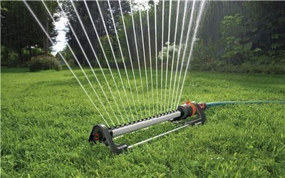 Spërkatës katror GARDENA Aqua L (gri/portokalli)