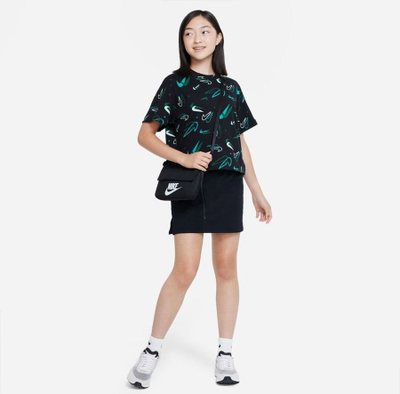 Bluzë Nike Sportswear DV0568 010, sintetike, për të rinj, e zezë