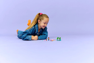 Lodër ndërtimi LEGO Friends Axolotl Boat for Adventures 42681, set me varkë, shumëngjyrëshe