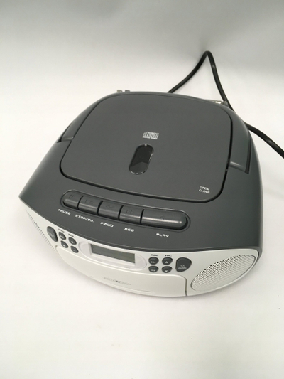 CD player portativ Reflexion RCR2260, i vogël, i lehtë për ta marrë me vete, i bardhë me gri