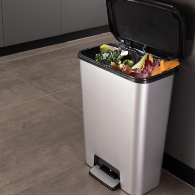 Koshi me pedalë Curver Trash Can, 50L, plastikë e zezë