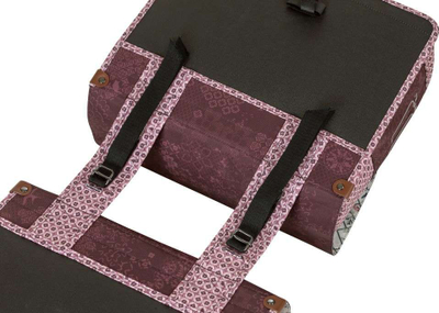 Çantë dyshe biçiklete Basil Boheme Double Bag, 35L, me reflektorë, ngjyrë e kuqe vishnje