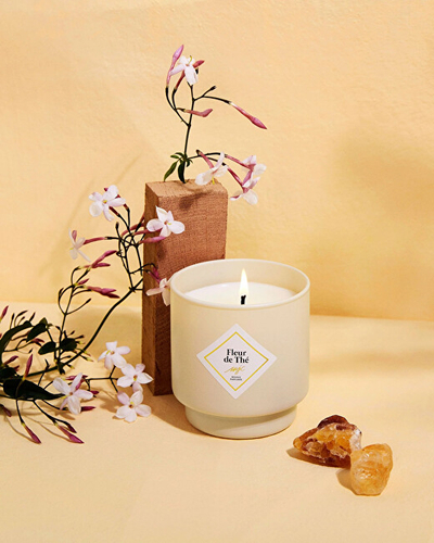 Qiri i parfumosur My Jolie Candle Tea Flower, me byzylyk suprizë i artë, 180g