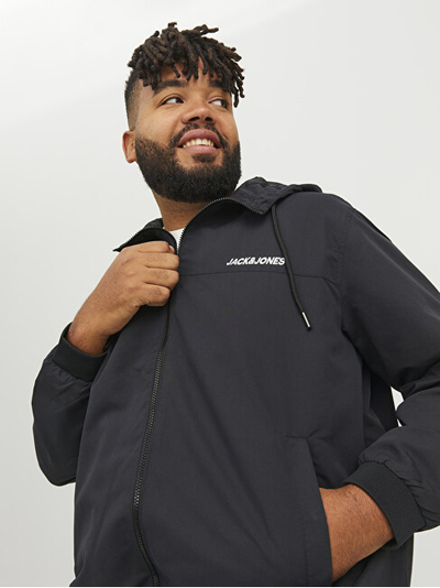 ​Xhaketa për meshkuj Jack & Jones Plus, e zezë
