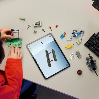 Set ndërtimi LEGO Fortnite Peely and Sparkplug Camp, lojë me role, shumëngjyrësh