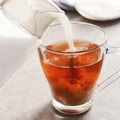 Karafë qumështi Lumarko ORION, qelq, 235 ml, kapak plastik i bardhë
