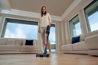 Fshesë me korrent vertikale Hoover HF610HX 011, pa kabllo, 40 min, 0.7L, e zezë