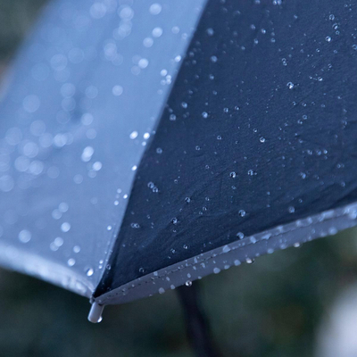 Çadër Folbrella InnovaGoods, palosëse me mbyllje të përmbysur, me dritë LED, shumëngjyrëshe