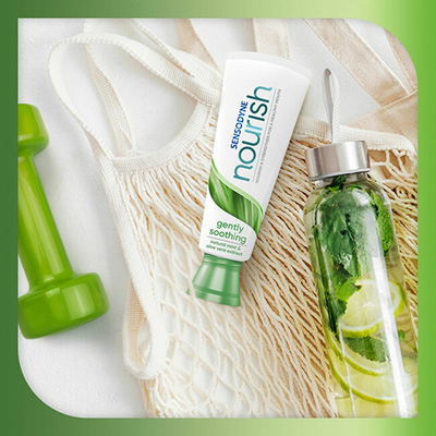 Sensodyne Nourish Gently Soothing паста за заби, 75 мл