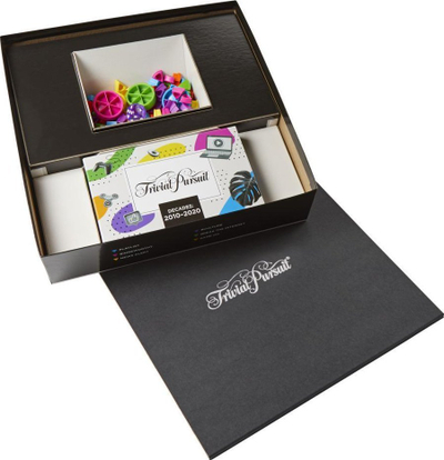 Lojë tavoline Hasbro Trivial Pursuit Decades 2010–2020, kuiz me pop kulturë, për 2–6 lojtarë