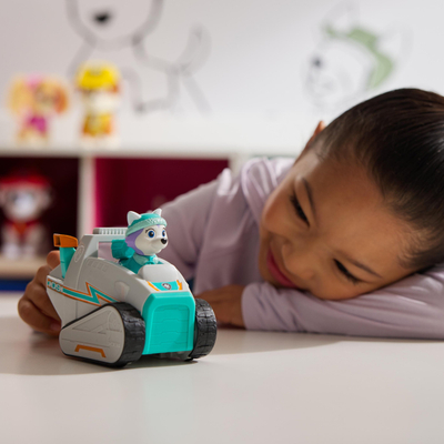 Set lodër Paw Patrol Everest Snow Plow, makinë borëpastruese me figurinë