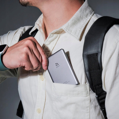 Магнетен надворешен полнач Adam Elements GRAVITY C5, 5000mAh, безжичен, сив