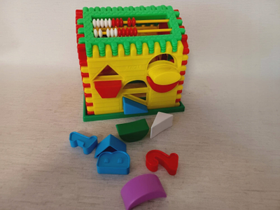 Shpi edukative prej cope Trixie Educational House Nina, për kalamaj 18m+, me shumë ngjyra