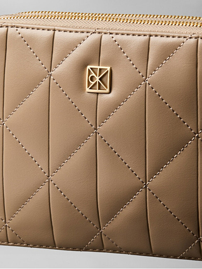 Çantë Calvin Klein Handbag Quilted Camera Bag LV04F3328G, e vogël, beige