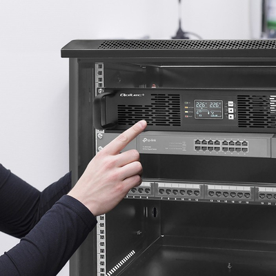 UPS për rack Qoltec Zlon, 2KVA 2000W, Power Factor 1.0, i zi