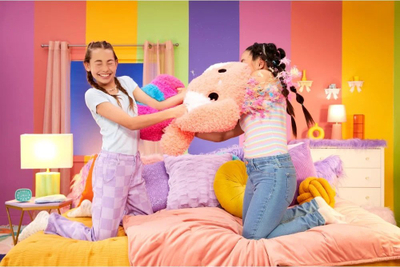 Lodër pelushi Fluffie Stuffiez Pillow Fight Rainbow, super e butë, me ndërveprim, shumëngjyrëshe