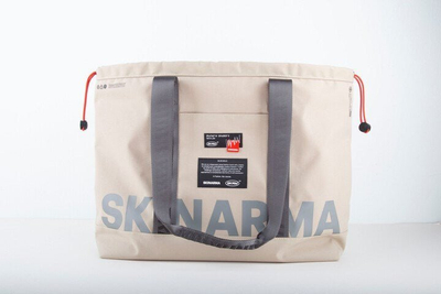 Çantë shpine SKINARMA Fardel Tote, e gjerë, që s’e kap uji, bezhë