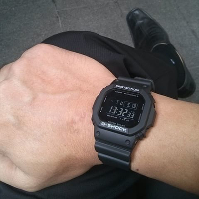 Orë dore Casio G-Shock GW M5610BB-1