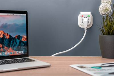 Adapter me mbrojtje nga mbingarkesa Digitus, 1x CEE 7/7, LED tregues, i bardhë