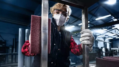 Material abrasiv Expert N880 Fleece, përfundim afatgjatë, për metal