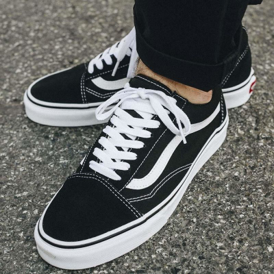 Atlete Vans Old Skool VD3HY28, unisex, shollë gome, të zeza