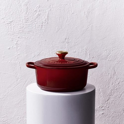 Tenxhere gize Le Creuset Signature Round 7.25Qt, 6.8L, me sm alt, e kuqe