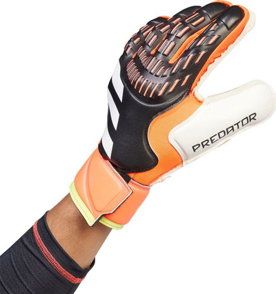 Doreza portieri adidas Predator GL MTC FS IQ4037, për stërvitje edhe ndeshje, shkumë latex, të zeza me portokalli