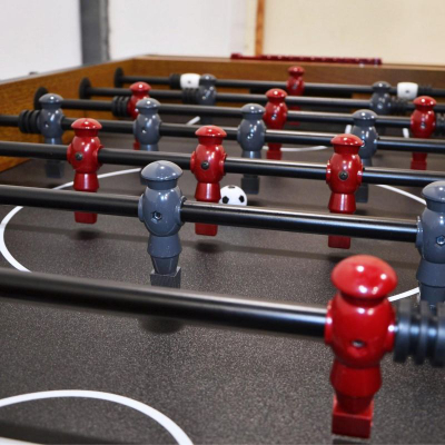 Tavolinë futbolli Enero, 153x76x81 cm, 60 kg, ngjyrë dru e zezë