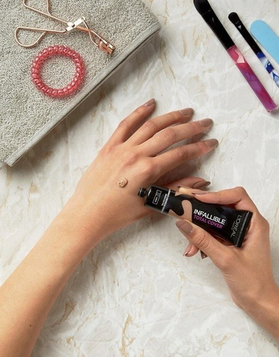 Fondatinë L'Oréal Infallible Total Cover 32 Amber, mbulim i plotë, 35g