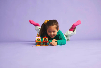 Set ndërtimi Lego Disney 43261 Encanto Mini House, 2 mini kukulla, shumëngjyrëshe
