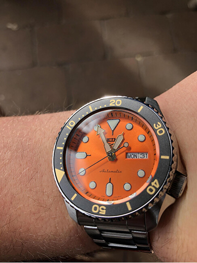 Orë dore Seiko 5 Sports SRPD59K1