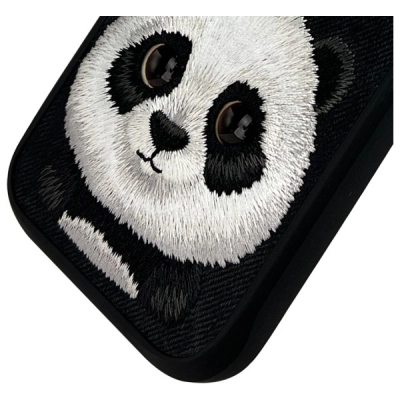 Mbulesë telefoni Nimmy Big Eyed Pet 2.0 Panda për iPhone 16 Pro 6.3", e qëndisur, e zezë