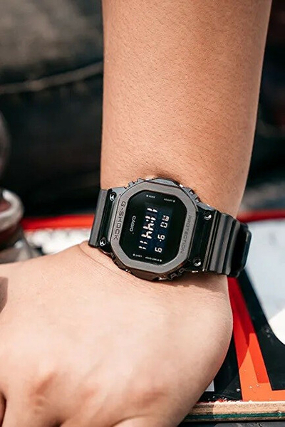 Orë digjitale për meshkuj Casio G-Shock, e zezë