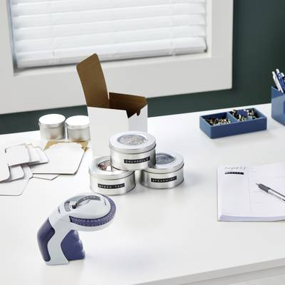 Makinë etiketuese DYMO Omega, embossing manual, për shirita 9 mm, bardh e kaltër