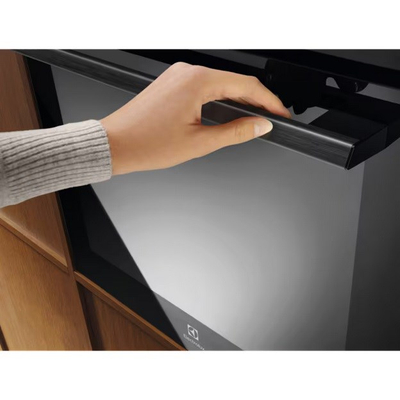 Furrë inkaso Electrolux LOE8P39Z, 72L, pirolitike, e zezë
