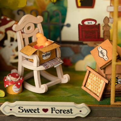 Set miniaturë DIY Rolife Sweet Forest Box Theatre, me drita, dekor pylli, shumëngjyrësh