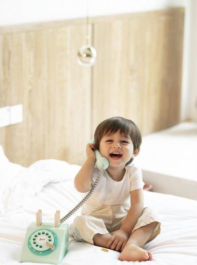 Telefon lodër druri Classic World Play Telephone, stil retro, 3+, mente