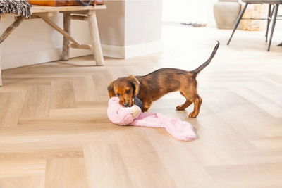 Играчка за кучиња Beeztees Puppy Flatino Flamingo, рамен плюш, без свирче