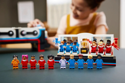 Lodër LEGO Ideas Table Football 21337, tavolinë mini futbolli, 22 minifigura, shumengjyrëshe