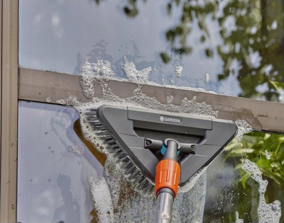 Furçë pastrimi Gardena Cleansystem Handle Brush Soft Flex, me dorezë, e zezë