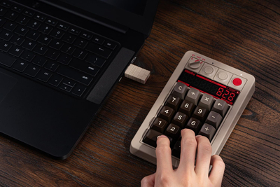 Tastierë mekanike 8BitDo Retro Keypad C64 Edition, programohet, rron me Windows edhe Android, bezhë