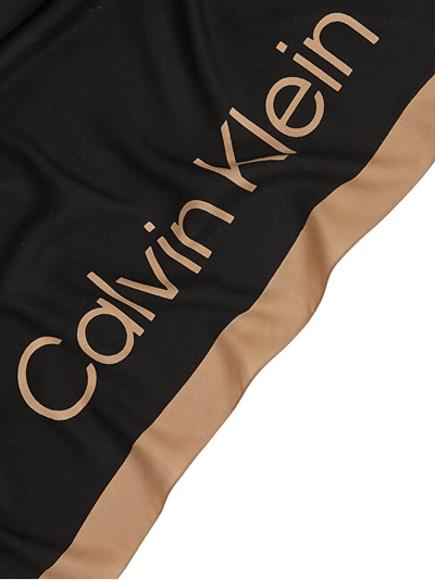 Shall për femra Calvin Klein, i zi/kaftë