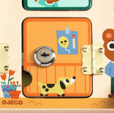 Lodër druri me dyer dhe dryna Scratch, shpi druri me bravë Wooden House With Locks Kitty Celebrates Birthday, edukative, shumëngjyrëshe