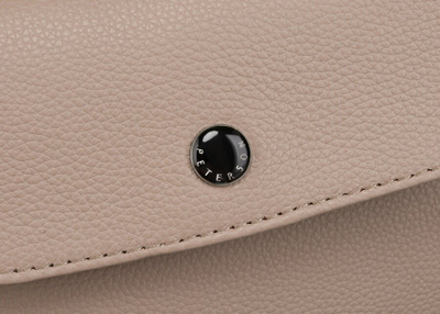 Çantë crossbody për femra Peterson, lëkurë natyrale, me kapak, bezhë