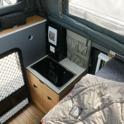 Kabinë kampingu për pick up Offlander Atakama S, me kuzhinë brenda, panel diellor, e zezë